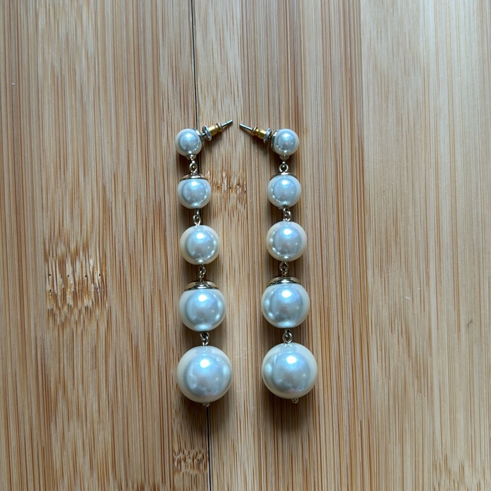 Banana Republic pearl earrings - Picture 1 of 1
